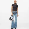 T-shirt med monogram og nitter