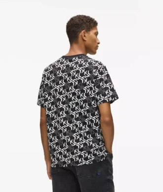 T-shirt med monogram overalt