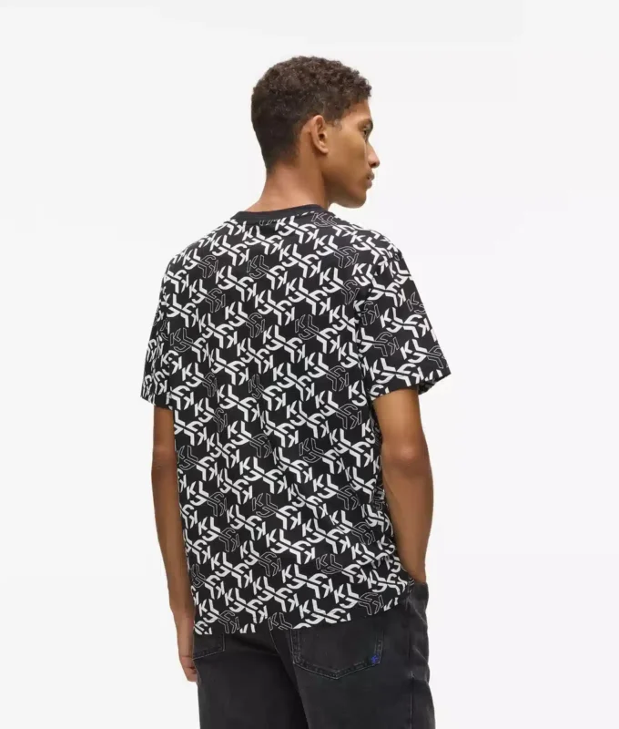 T-shirt med monogram overalt