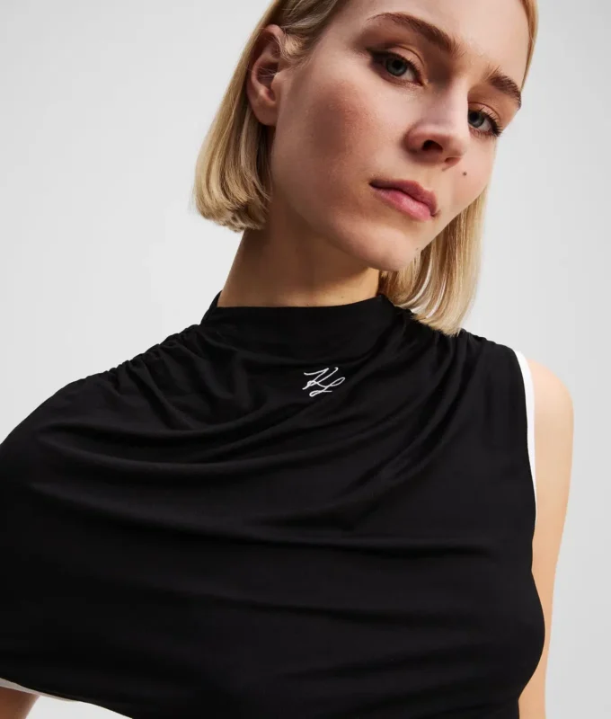 T-SHIRT MED ÉN ÆRM