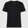 T-shirt med nitter og signatur