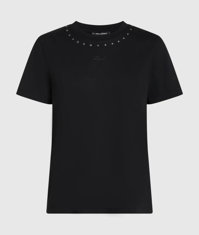 T-shirt med nitter og signatur