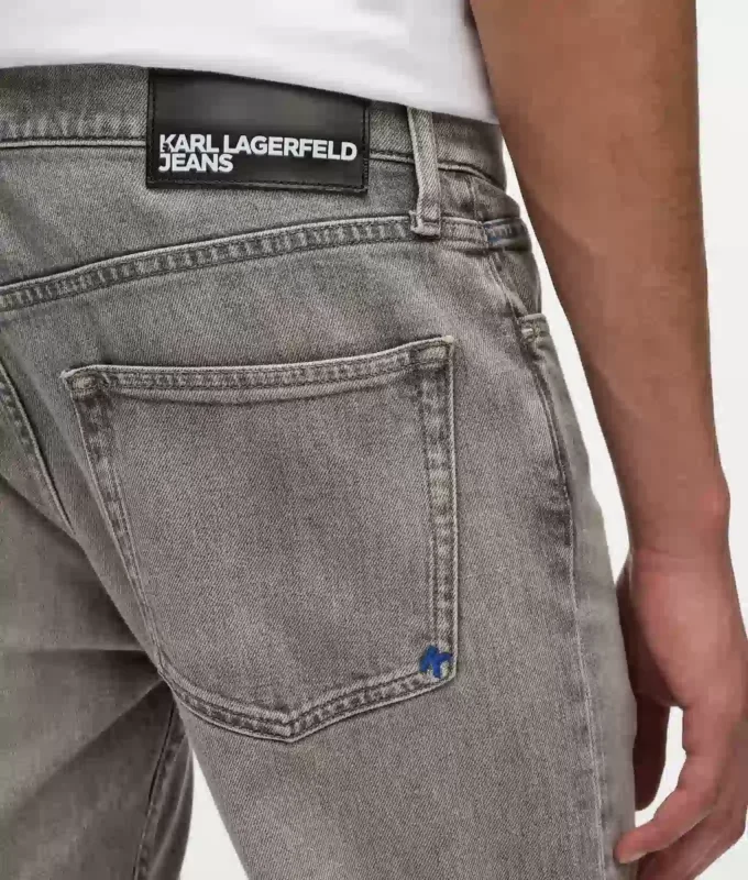 Tapered jeans