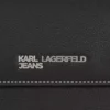 Taske med metal-logo og håndtag øverst