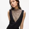 V-hals kjole med rhinestone-mesh