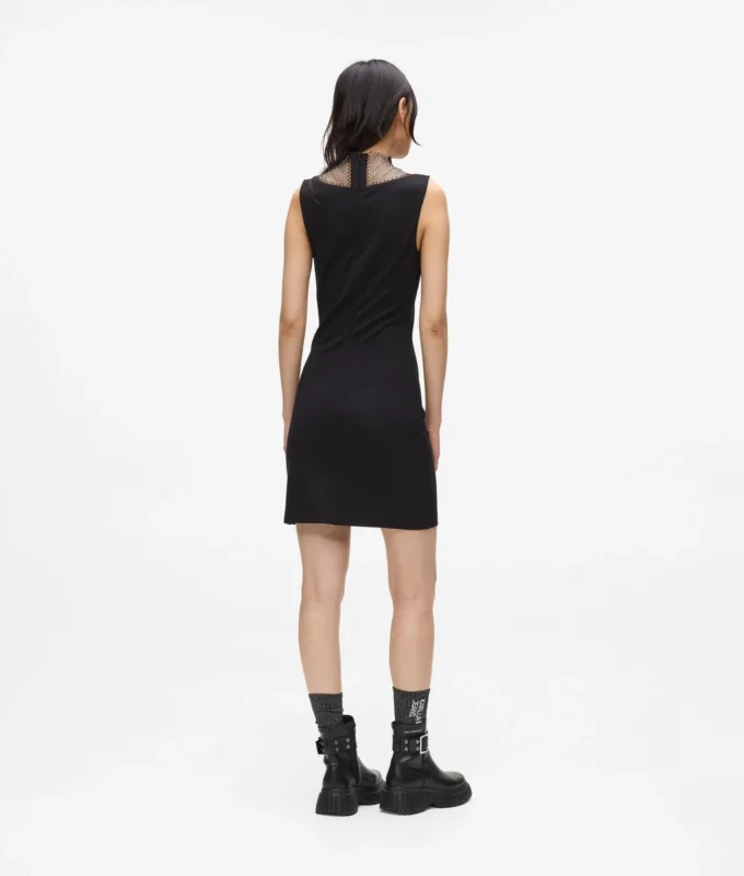 V-hals kjole med rhinestone-mesh