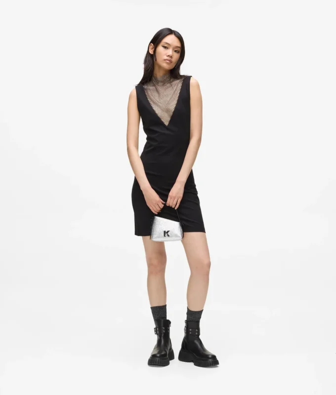 V-hals kjole med rhinestone-mesh