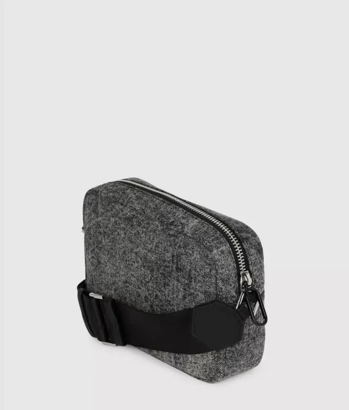 Vaskede denim crossbody taske